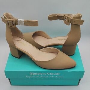 Classic Tan Heels w/ Pointed Toe